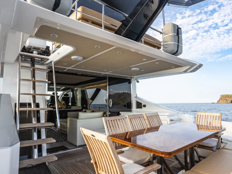 Azimut Azimut 80 jednotlivci a charterové společnosti v Playa Flamingo