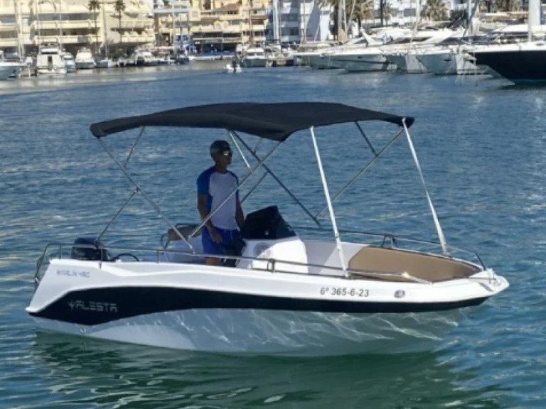 Pronájem Motorová loď Karel s licencí