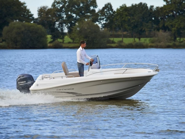 Jeanneau Cap Camarat 4.7 CC Style jednotlivci a charterové společnosti v Mandelieu-la-Napoule