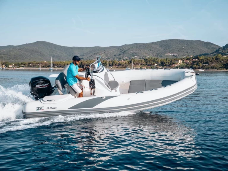 Pronajmout Jachta se skipperem či ne Bsc v Mandelieu-la-Napoule