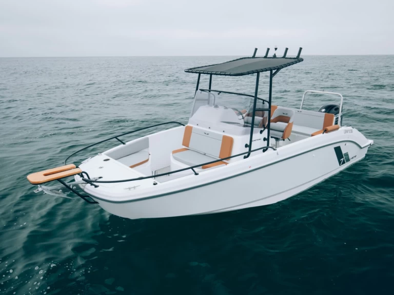 Pronajmout Motorová loď se skipperem či ne Bénéteau v Mandelieu-la-Napoule