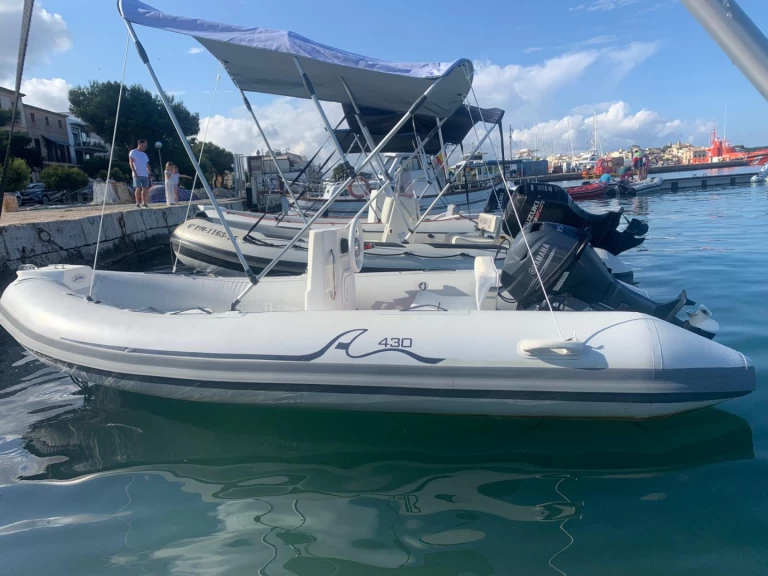 Pronájem lodi Pioneer 430 v Portopetro na Samboatu