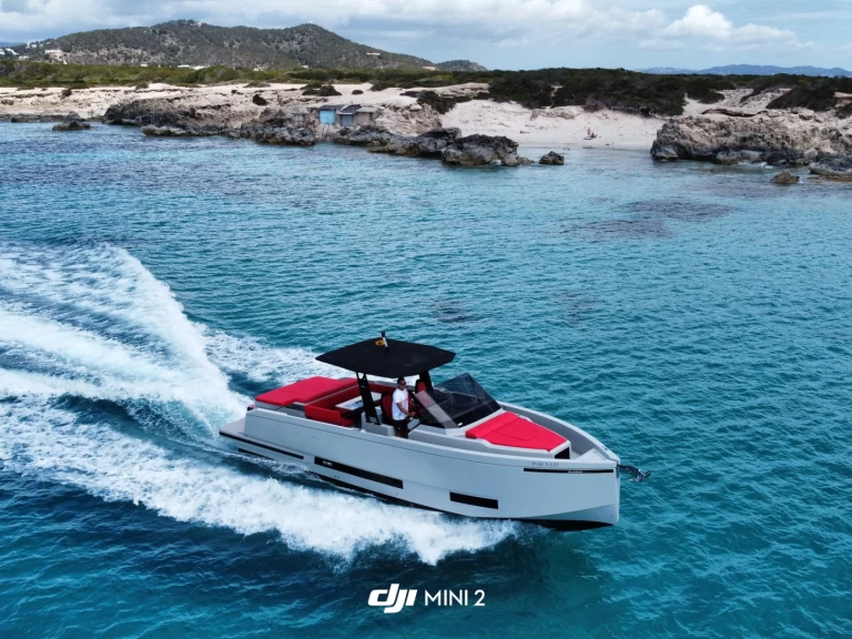 Pronájem Motorová loď De Antonio s licencí