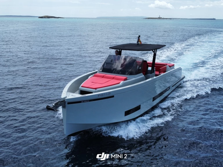 De Antonio 36 jednotlivci a charterové společnosti v Marina Ibiza