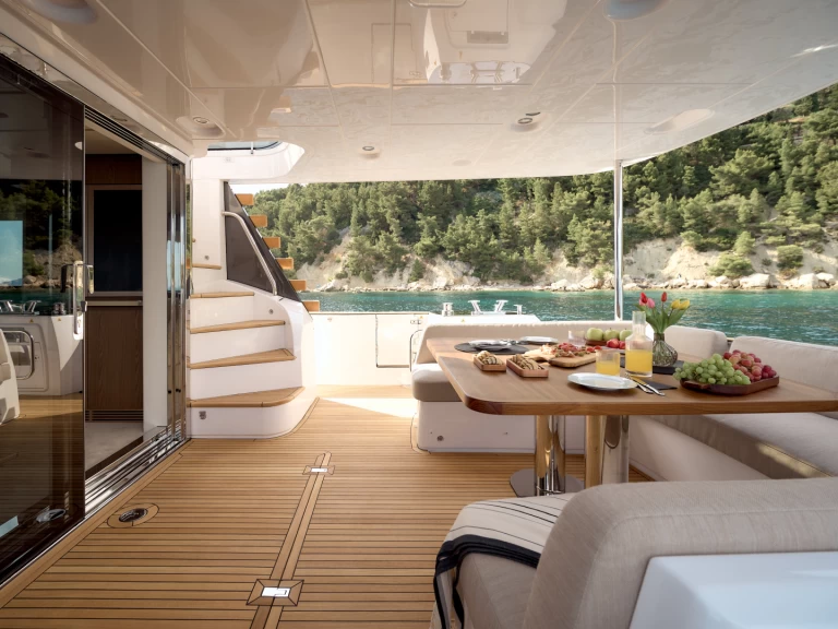 Pronájem lodi Azimut Azimut Magellano 66 v Podstrana na Samboatu