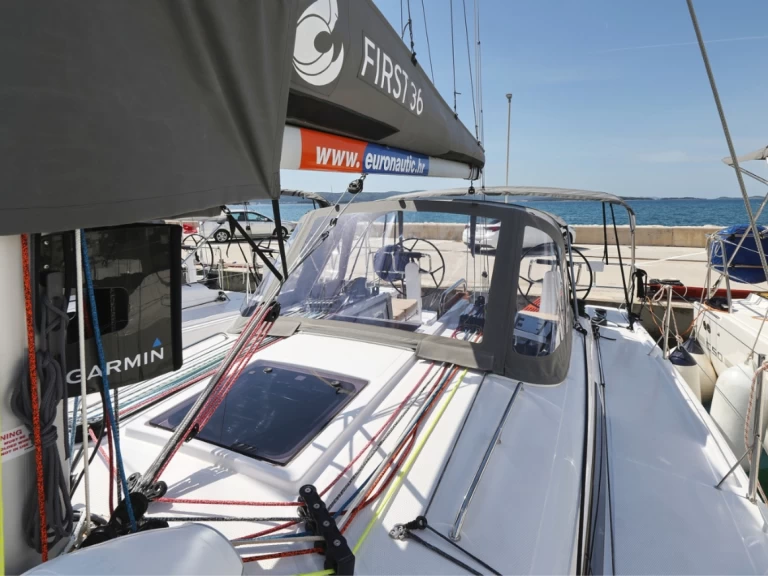 Pronájem lodi Biograd Na Moru lákavé ceny First 36