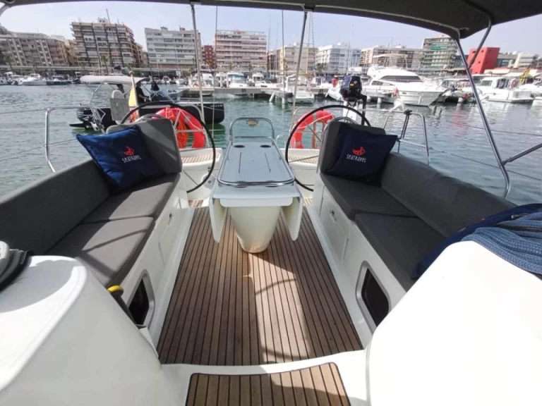 Pronájem lodi Barcelona lákavé ceny Sun Odyssey 43