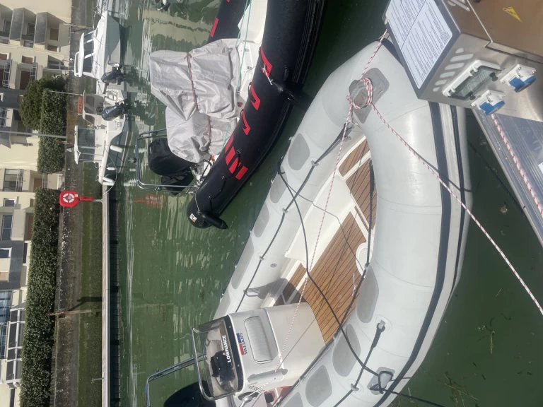 Pronájem Polotuhá loď v Courseulles-sur-Mer -Valiant V 520 Sprint