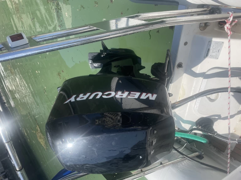 Pronájem Polotuhá loď Valiant s licencí