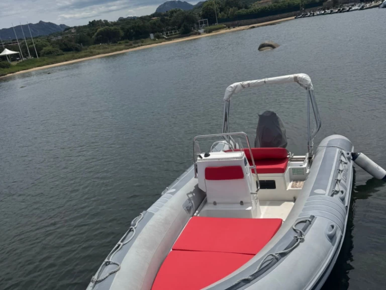 Pronájem Polotuhá loď v Porto Rotondo -Lomac Lomac 520 OK