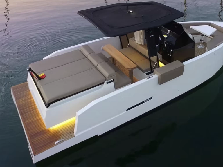 Pronájem Motorová loď De Antonio s licencí