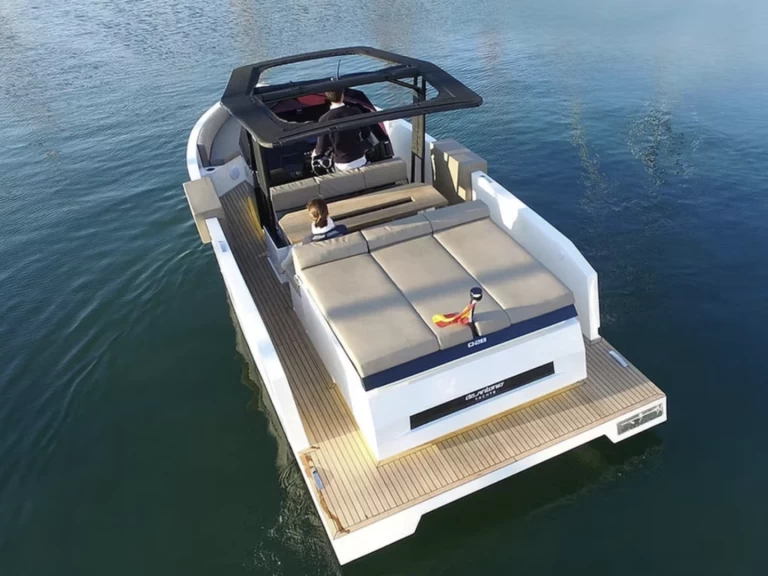 Motorová loď k pronájmu v Sag Harbor za nejlepší cenu