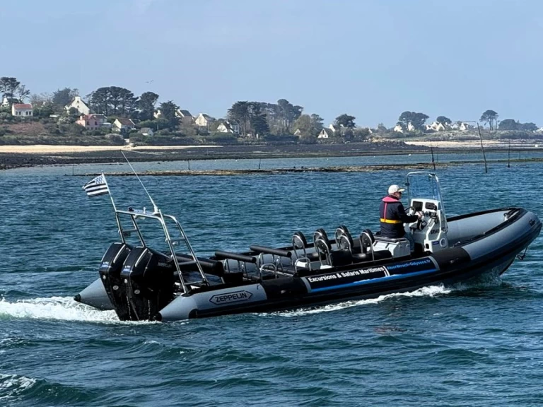 Polotuhá loď k pronájmu v Landéda za nejlepší cenu