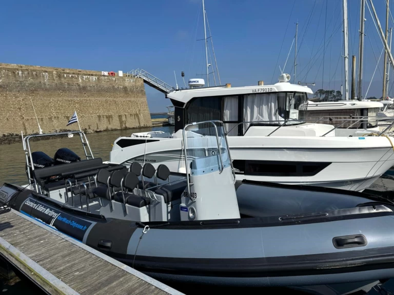 Pronájem jachty v Landéda -Zeppelin Zeppelin XVPRO 850 na Samboatu