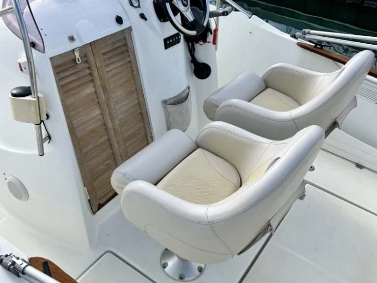 Bénéteau Flyer 650 Open jednotlivci a charterové společnosti v La Rochelle