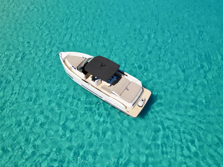 Pronájem lodi Marina Ibiza lákavé ceny De Antonio D36