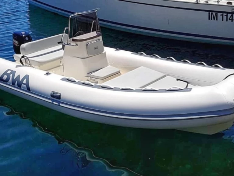 Pronájem Polotuhá loď Bwa s licencí