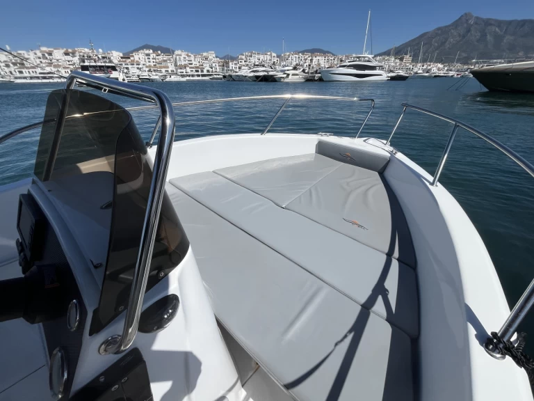 Pronájem Motorová loď voraz s licencí