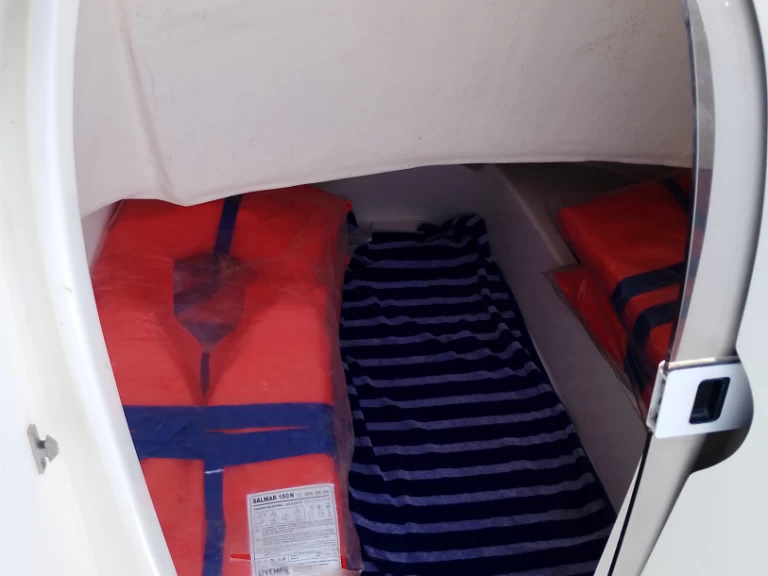 Pronájem lodi Antibes lákavé ceny Cap Camarat 555