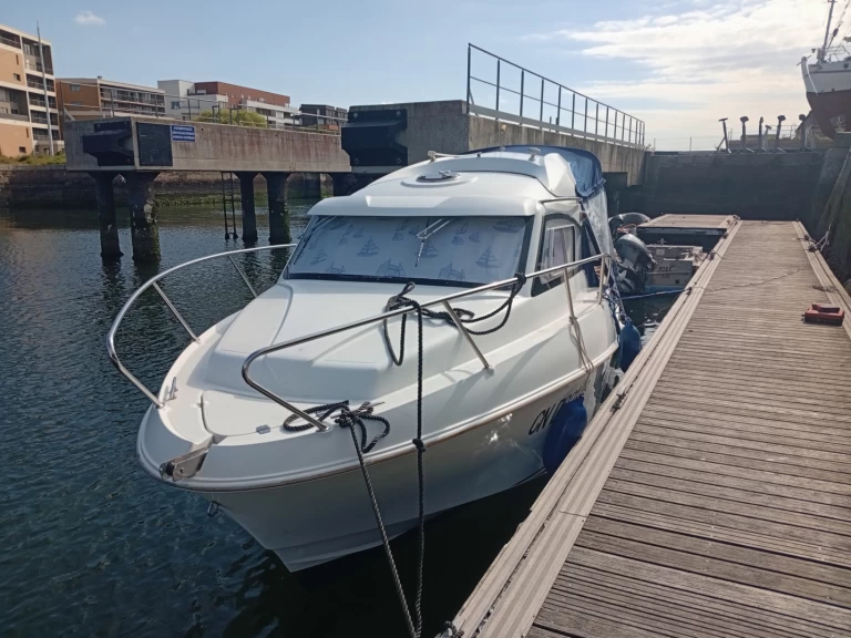 Pronajmout si Quicksilver Activ 640 Weekend v Le Havre