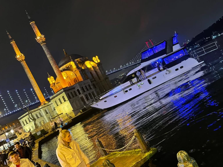 Pronajmout si costome made costome made v Eminönü