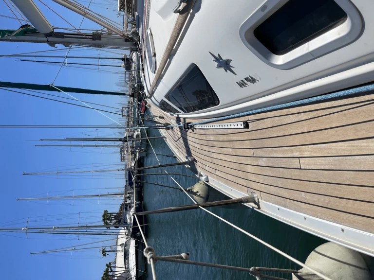 Pronajmout Plachetnice se skipperem či ne Jeanneau v Valencie