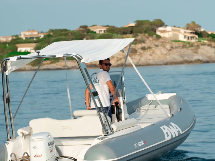 Pronájem Polotuhá loď v Villasimius -Bwa Sport 19 GT