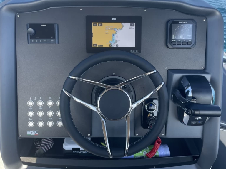 Bsc Elegance 78 jednotlivci a charterové společnosti v Santa Eularia des Riu