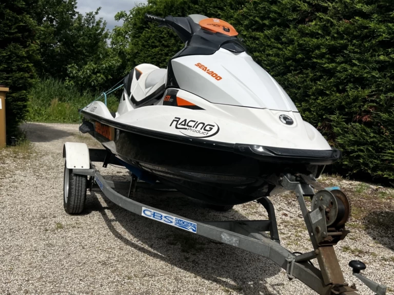 Pronájem lodi Sea-Doo GTI 130 v Arles na Samboatu