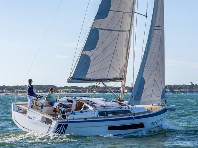 Pronajmout si Dufour Dufour 37 v Larmor-Plage