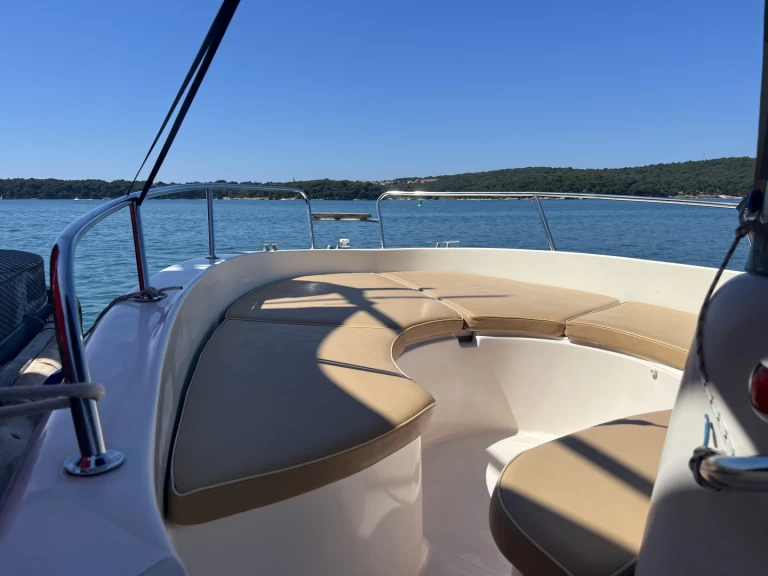 Pronájem Motorová loď Marea s licencí