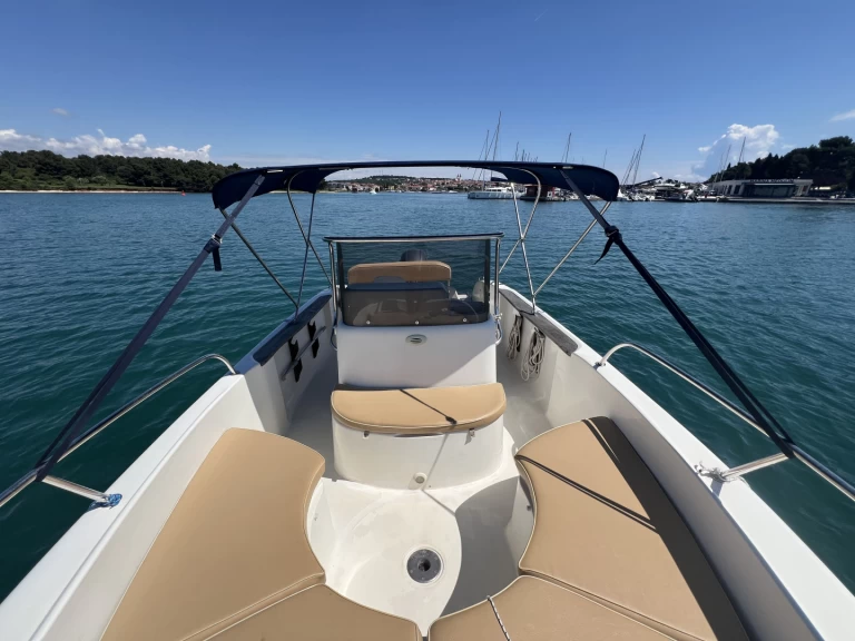 Pronájem jachty v Medulin -Marea 22 na Samboatu