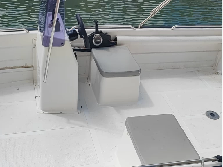 Pronajmout si Grand Boats N585 v Port Saplaya