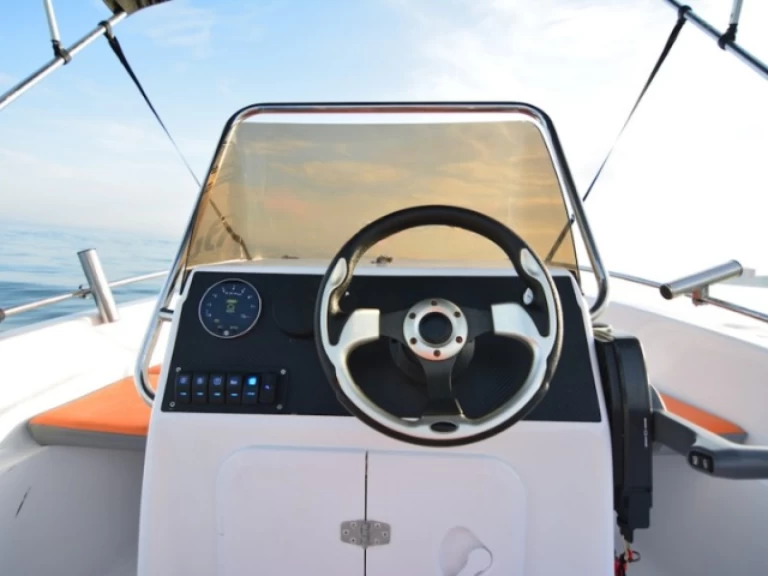 Pronajmout si voraz 500 v Puerto Deportivo de Lujo en Marbella