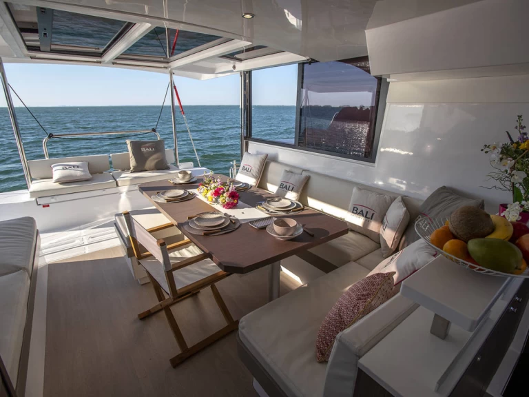 Bali Bali Catspace Voile jednotlivci a charterové společnosti v Komolac