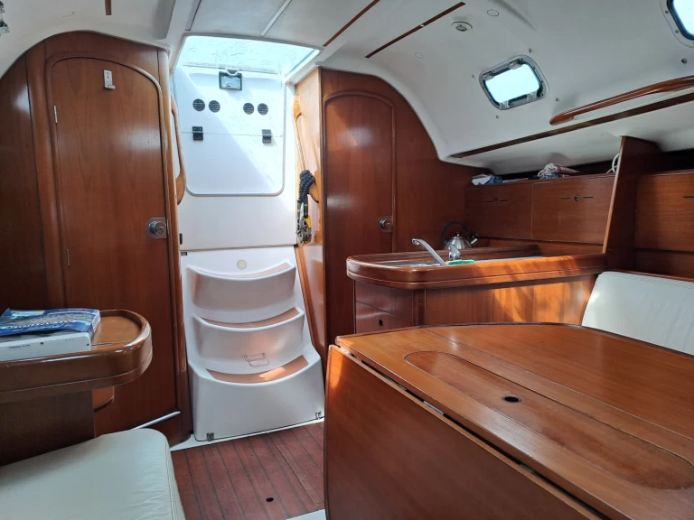 Pronájem lodi Concarneau lákavé ceny First 31.7