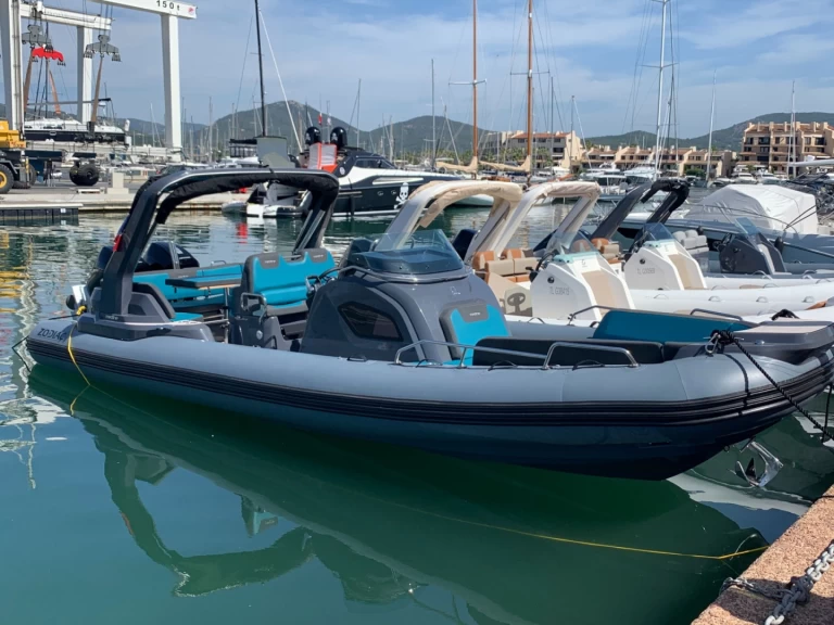 Polotuhá loď k pronájmu v Cogolin za nejlepší cenu