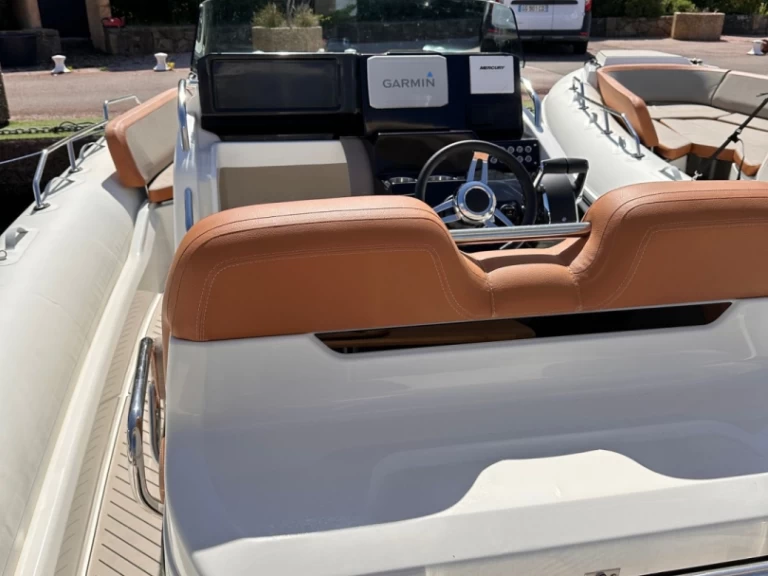 Zodiac Medline 9 jednotlivci a charterové společnosti v Cogolin