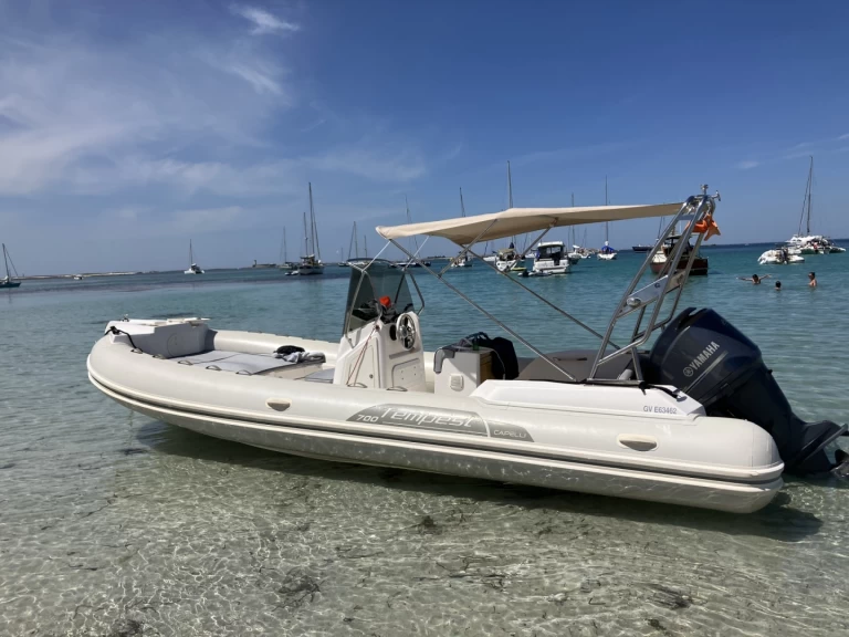 Pronájem Polotuhá loď Capelli s licencí