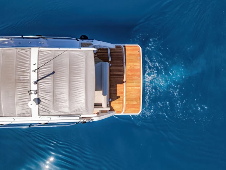 Pronájem Motorová loď v Korfu -Sealine S335