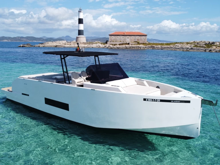 Pronájem Motorová loď De Antonio  s licencí