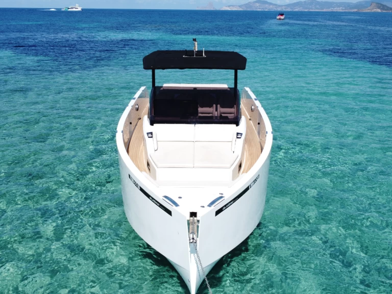 Motorová loď k pronájmu v Ibiza Town za nejlepší cenu