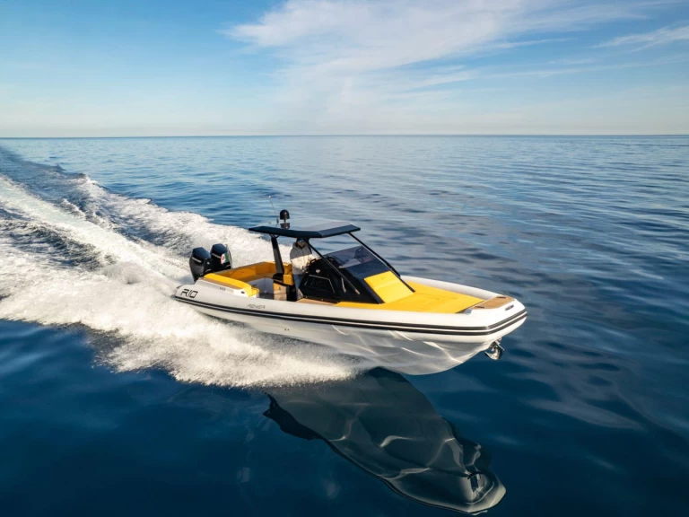 Polotuhá loď k pronájmu v Mahon za nejlepší cenu