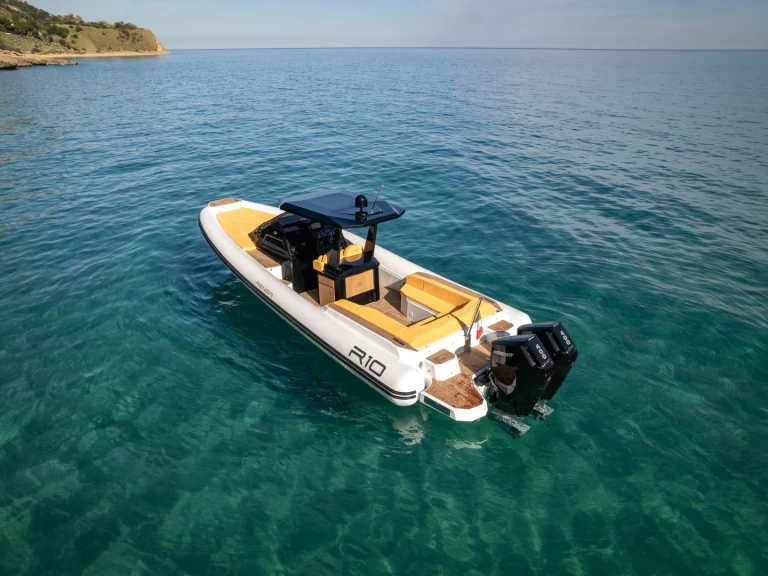 Renier R10 jednotlivci a charterové společnosti v Mahon