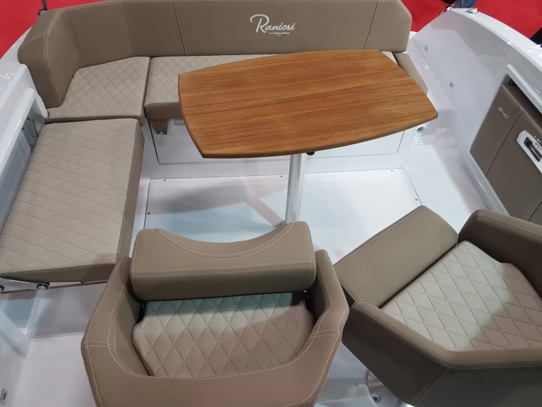 Pronájem lodi Ranieri NEXT 240 v Mèze na Samboatu