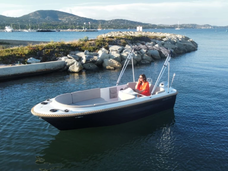 Pronajmout Motorová loď se skipperem či ne Valory v Port Grimaud