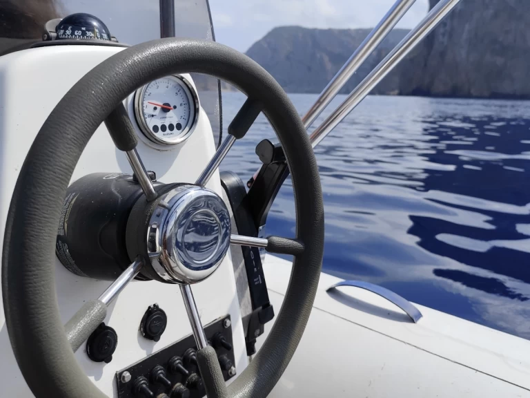 Pronájem Polotuhá loď v Sant Antoni de Portmany -Capelli Tempest 500