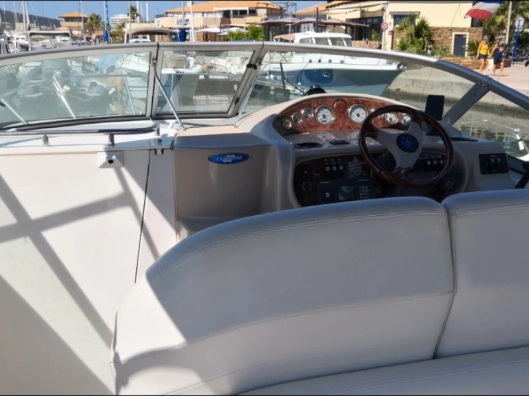 Four Winns Vista 268 jednotlivci a charterové společnosti v Scey-sur-Saône-et-Saint-Albin