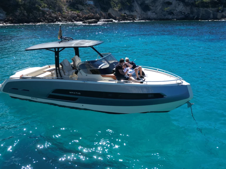 Motorová loď k pronájmu v El Toro za nejlepší cenu