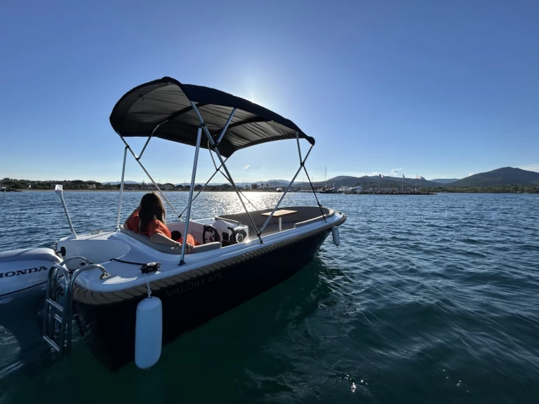 Pronajmout si Valory 475 v Port Grimaud